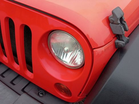 Used 2013 Jeep Wrangler Sport w/ Connectivity Group AWD/4WD image 30