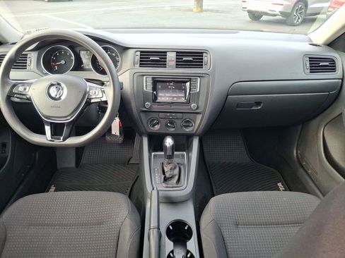 Used 2016 Volkswagen Jetta S image 9
