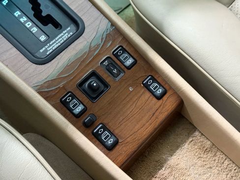 Used 1990 Mercedes-Benz 300 E 3.0 image 24