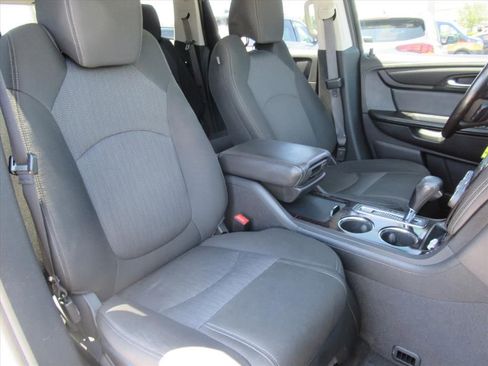 Used 2017 Chevrolet Traverse LT FWD image 9