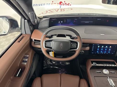 New 2025 Lincoln Navigator Reserve image 10