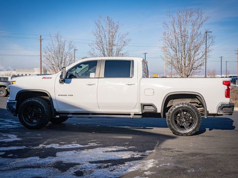 Used 2024 Chevrolet Silverado 2500 LT image 10