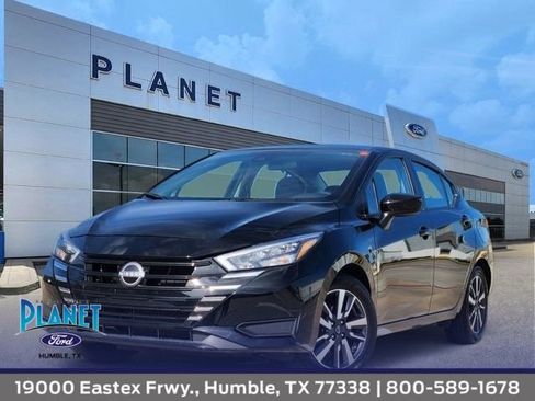 Used 2025 Nissan Versa SV image 1