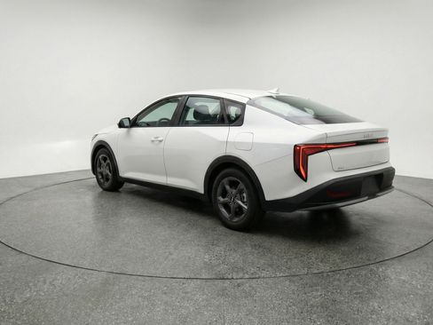 Used 2025 Kia K4 FWD image 6