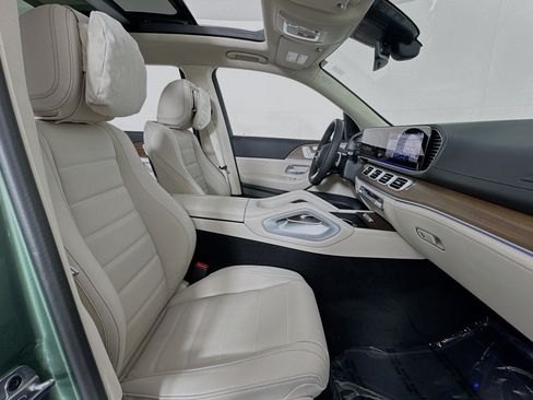 New 2026 Mercedes-Benz GLS 580 4MATIC image 6