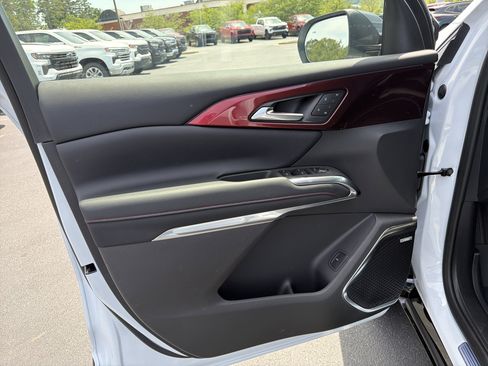 New 2026 Chevrolet Traverse RS w/ LPO, Floor Liner Package FWD image 10