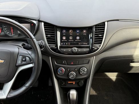 Used 2022 Chevrolet Trax LT w/ LT Convenience Package FWD image 14