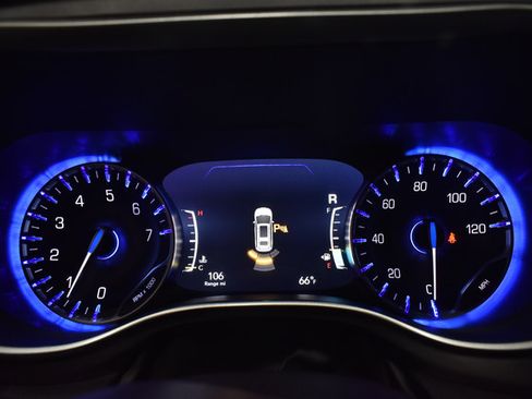 Certified 2025 Chrysler Pacifica Select FWD image 16