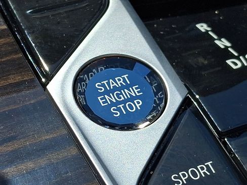 Used 2025 BMW X7 xDrive40i w/ Executive Package AWD/4WD image 24