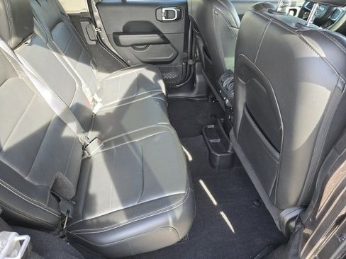 Used 2018 Jeep Wrangler Unlimited Sahara image 24