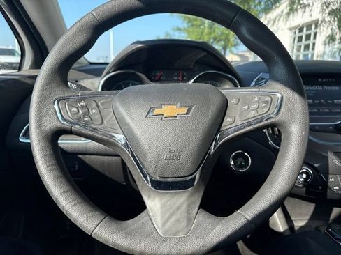 Used 2018 Chevrolet Cruze LT w/ Convenience Package FWD image 11