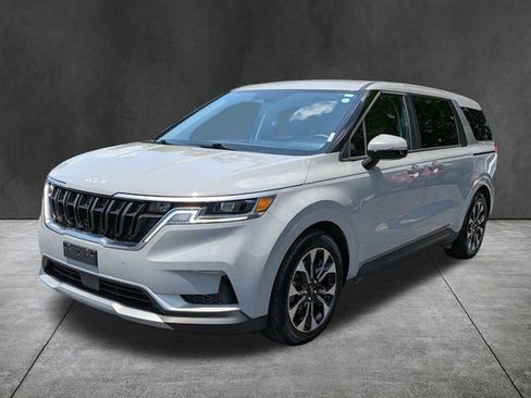 Used 2023 Kia Carnival EX FWD image 8