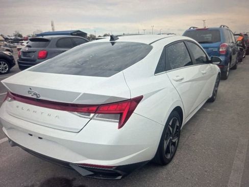 Used 2022 Hyundai Elantra SEL w/ Convenience + Premium Package image 2