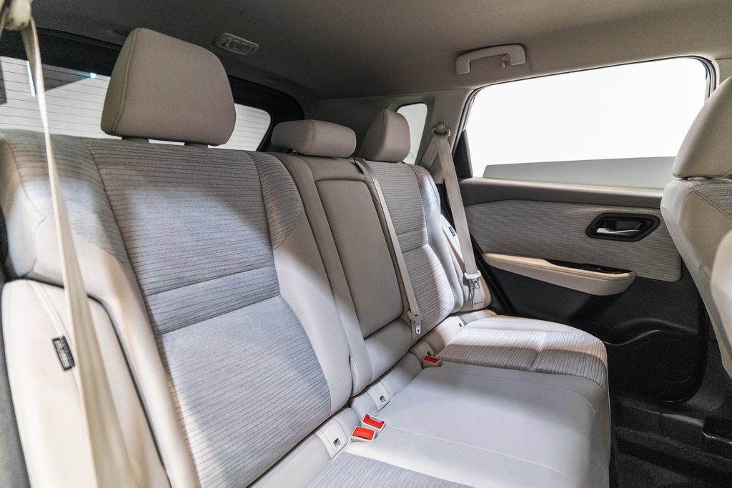 Used 2023 Nissan Rogue SV FWD image 32