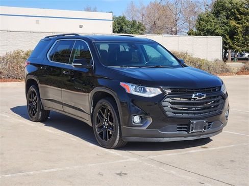 Used 2020 Chevrolet Traverse LT w/ LPO, Blackout Package image 3
