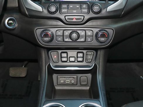Used 2018 GMC Terrain SLE w/ Driver Convenience Package AWD/4WD image 26