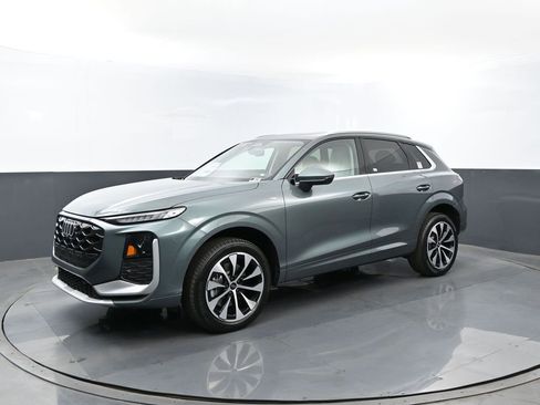 New 2026 Audi Q3 quattro 2.0T AWD/4WD image 1