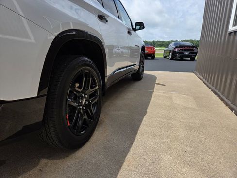 Used 2019 Chevrolet Traverse Premier w/ Redline Edition AWD/4WD image 11