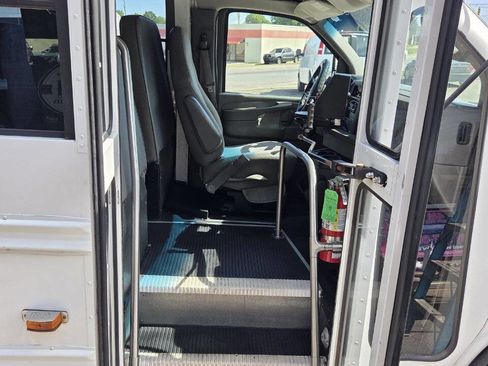 Used 2007 Chevrolet Express 3500 w/ School Bus Package RWD image 10