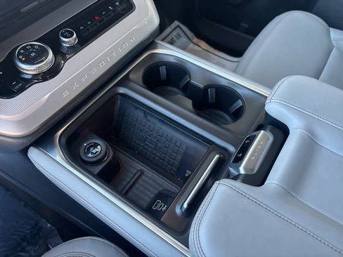 Used 2025 Ford Expedition Active image 18