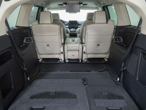 New 2026 Honda Odyssey Touring image 13