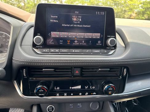 Used 2023 Nissan Rogue SV FWD image 19