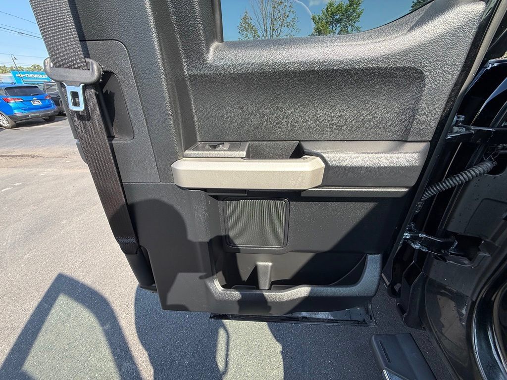 Used 2017 Ford F250 Lariat w/ Chrome Package AWD/4WD image 25