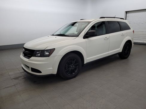 Used 2020 Dodge Journey SE w/ SE Popular Equipment Group FWD image 2