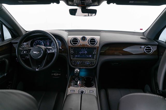 Used 2018 Bentley Bentayga AWD/4WD image 18