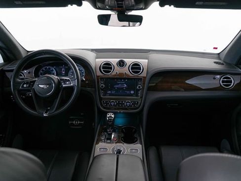Used 2018 Bentley Bentayga AWD/4WD image 18