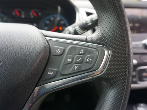 Used 2020 Chevrolet Equinox LS w/ LS Convenience Package FWD image 9