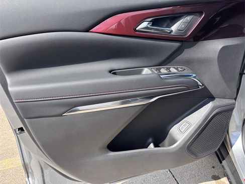 Used 2025 Chevrolet Traverse High Country image 9