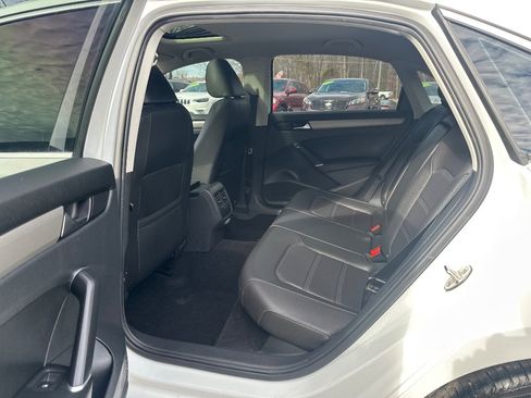 Used 2021 Volkswagen Passat 2.0T SE image 14