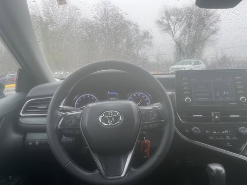 Used 2023 Toyota Camry SE image 12