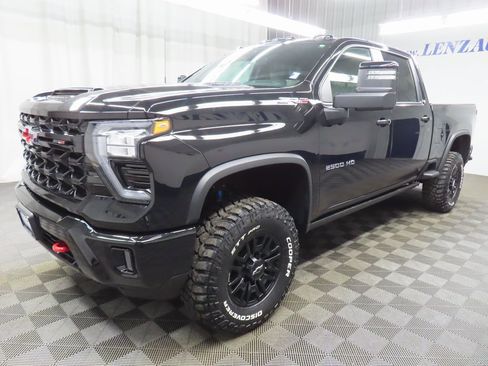 Used 2024 Chevrolet Silverado 2500 ZR2 w/ Technology Package image 6