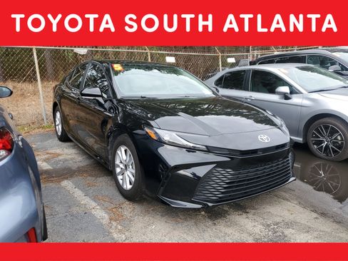 Used 2025 Toyota Camry LE image 1