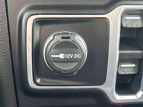 Certified 2020 Jeep Wrangler Unlimited Sahara w/ Dual Top Group AWD/4WD image 26