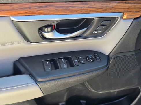 Used 2018 Honda CR-V Touring image 23