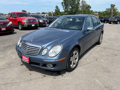 Used 2007 Mercedes-Benz E 550 4MATIC Sedan image 1
