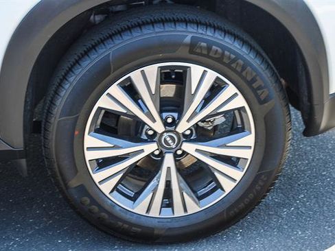 Used 2023 Nissan Rogue SV image 10