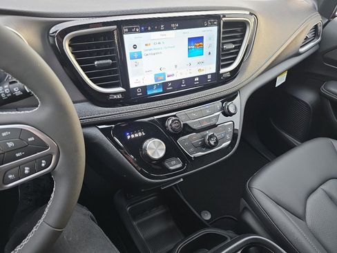 New 2026 Chrysler Pacifica Select image 12