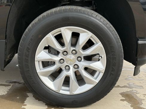 Used 2020 Chevrolet Silverado 1500 Custom w/ Custom Value Package image 10