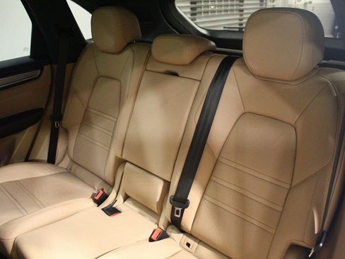 Used 2022 Porsche Cayenne Turbo image 27