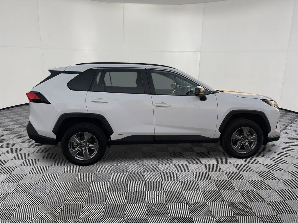 Used 2025 Toyota RAV4 LE AWD/4WD image 9