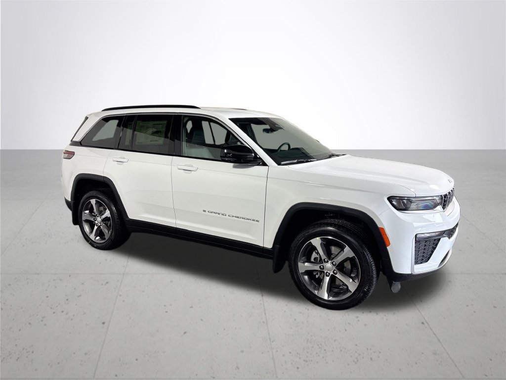 New 2026 Jeep Grand Cherokee Limited w/ Trailer Tow Package AWD/4WD image 4