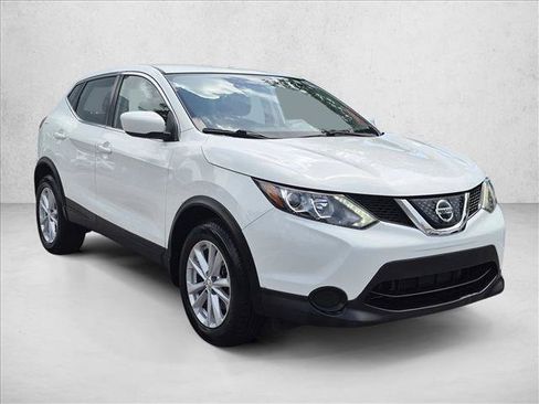 Used 2018 Nissan Rogue Sport S w/ S Appearance Package FWD image 3