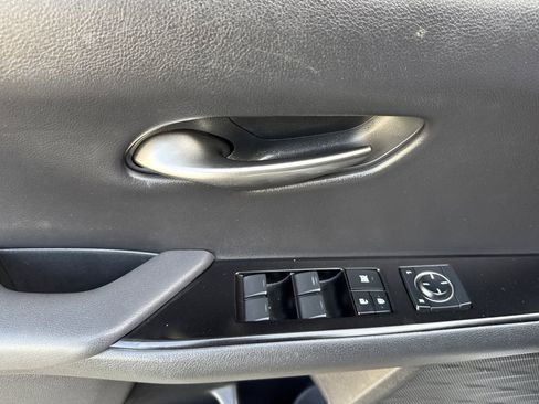 Used 2019 Lexus UX 200 image 10