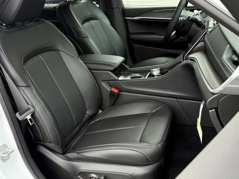 New 2025 Jeep Grand Cherokee L Limited w/ Luxury Tech Group II image 10