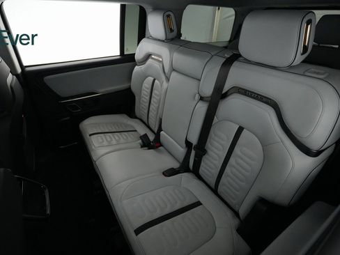 Used 2023 Rivian R1S Adventure image 10