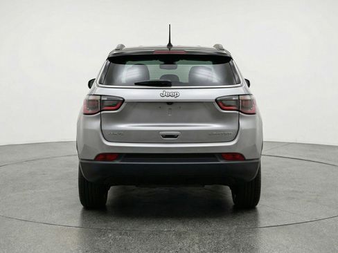 Used 2025 Jeep Compass Limited image 7